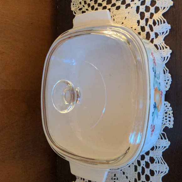Vintage Corning Ware Abundance Pattern 2 Quart Casserole Dish with Lid - Picture 2 of 8